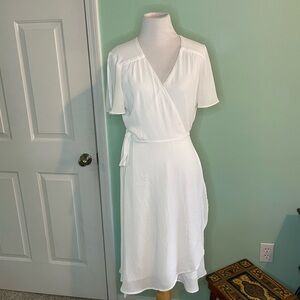 Lulu's White V-Neck Flutter Sleeve Midi Dress Size M‎